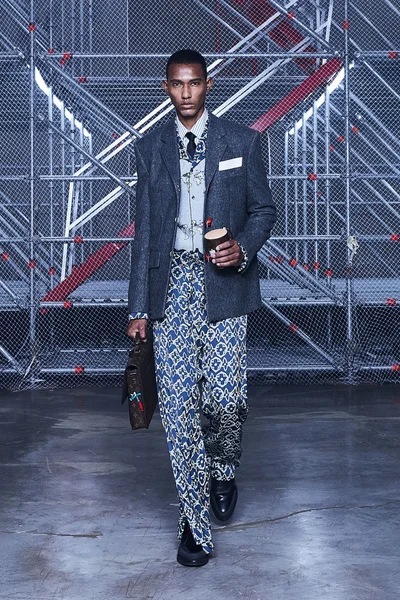 Look 100